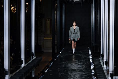 sfilata louis vuitton 6 marzo 2023|Louis Vuitton tra arte e tecnologia per l'inverno 2023.